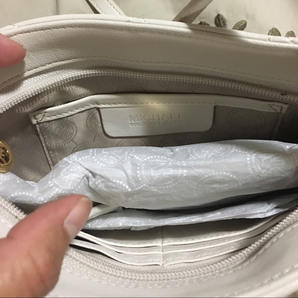 Michael Kors quilted. - Picture 4 of 4