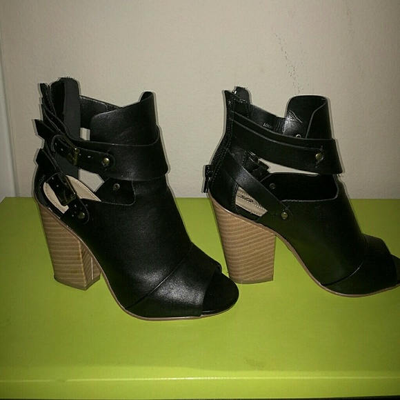 Open toe bootie - Picture 3 of 4