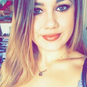 Meet your Posher, Chanel