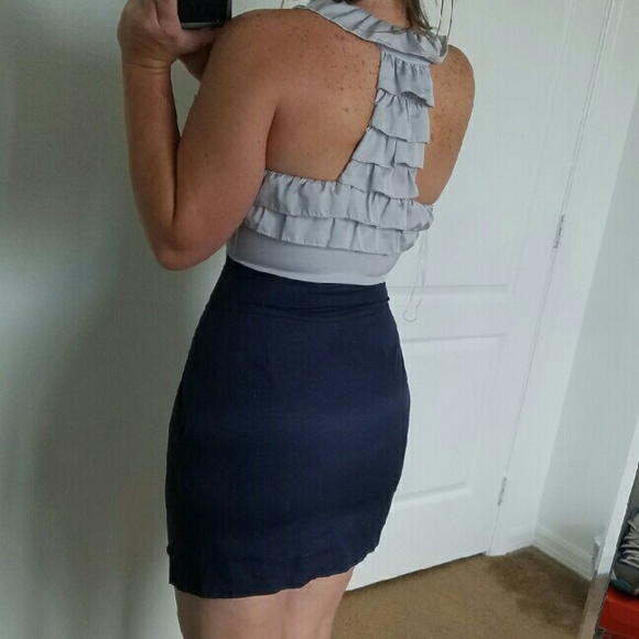 Ruffled v-neck dress - Picture 3 of 3