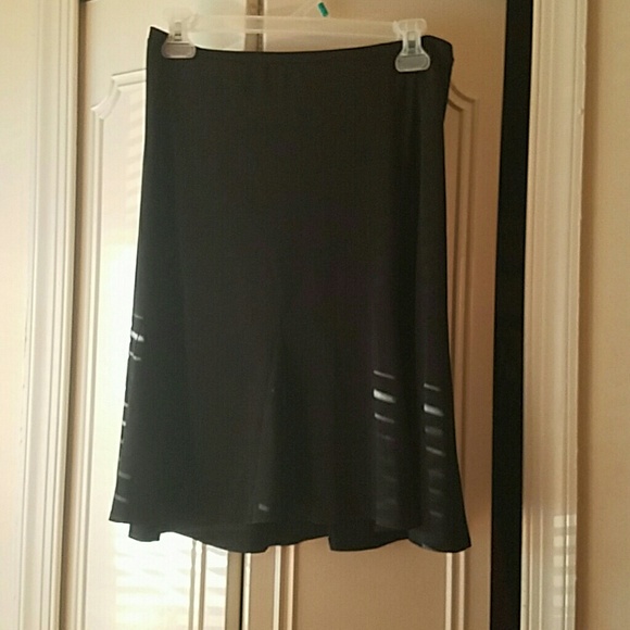 Medium black skirt
