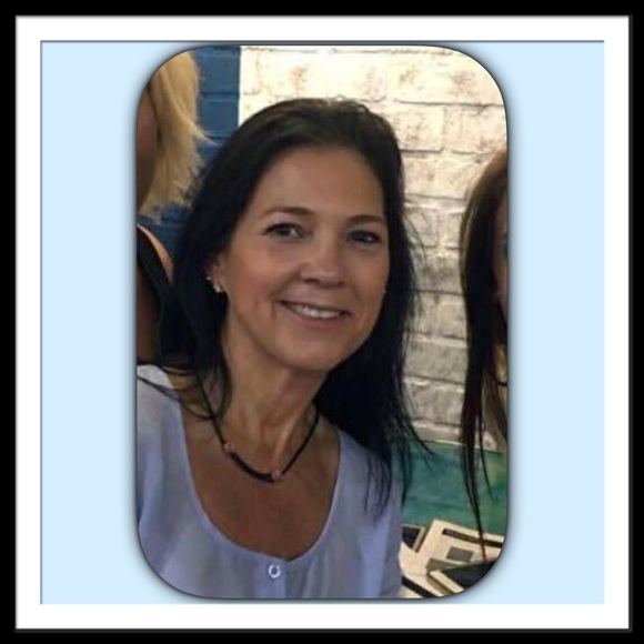 Meet your Posher, Lois - Picture 2 of 2