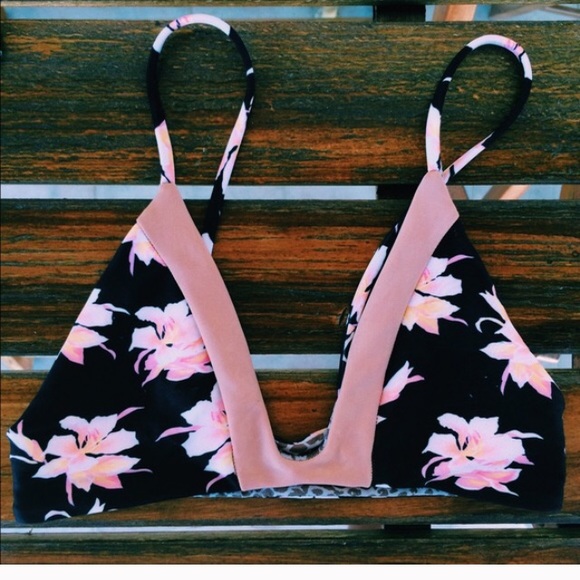 *pending trade* Acacia top in aloha