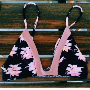 *pending trade* Acacia top in aloha