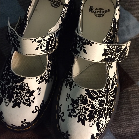 Dr. martens size 6.5, super cute, EUC.