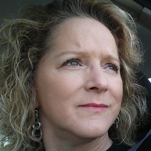 Meet your Posher, Lois