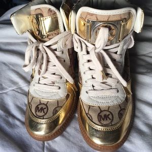 MICHAEL KORS gold wedge monogram sneakers