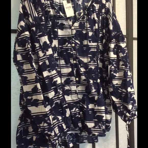 Beautiful navy n off white blouse - Picture 1 of 4