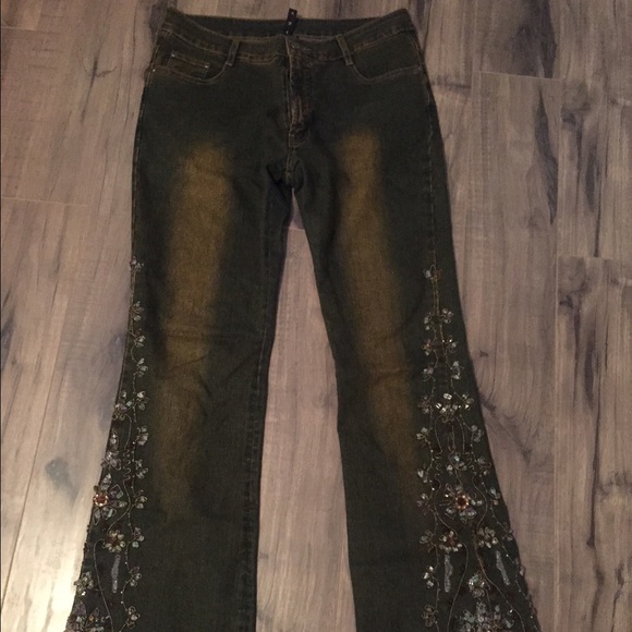 Stunning  rock and beaded accent boutique jeans - Picture 1 of 3