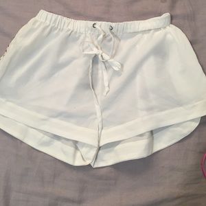**TRADED** Cute flowy shorts