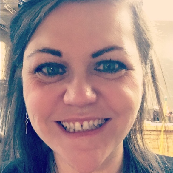 Meet your Posher, Laura - Picture 2 of 3