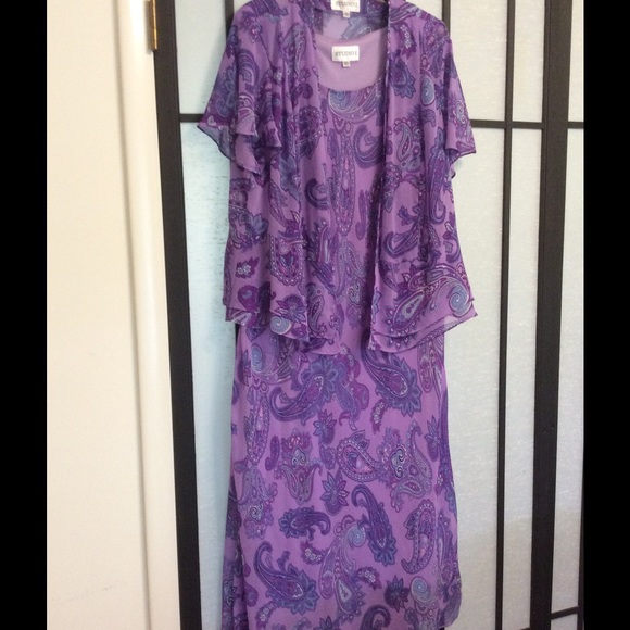 2pc light purple paisley dress. Has lining.