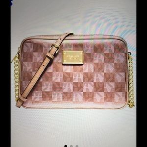 Jet Set Large East West Rose Gold Cross Body Bag
