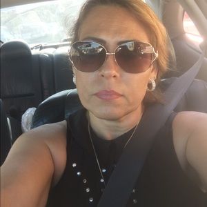 Meet your Posher, Rosalva