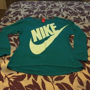 Nike workout top - size medium