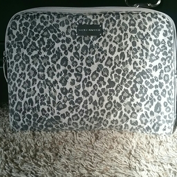 Steve madden ipad holder