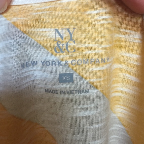 Short-sleeve scoop neck blouse - Picture 2 of 3