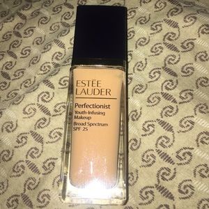 Estée Lauder perfectionist foundation!!