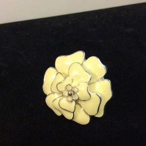 Stella & Dot cocktail White Flower ring