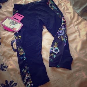 Black workout crops with colorful panels