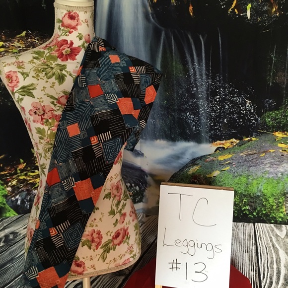 LuLaRoe leggings - Picture 3 of 4