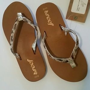 NWT Reef girl's sz 11/12 flip flops, metallic gold