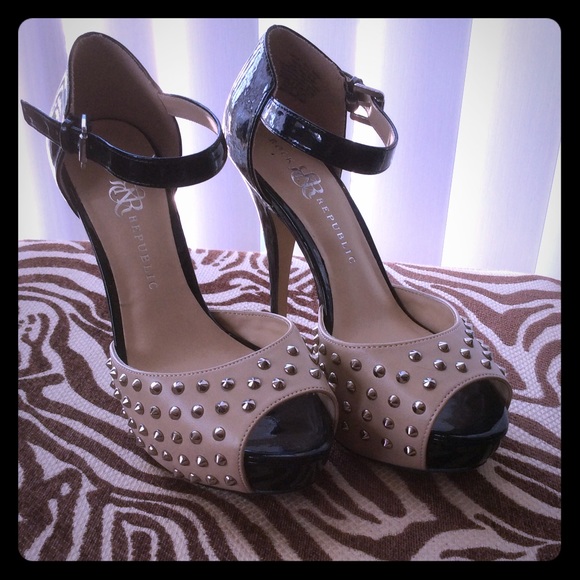 Rock & Republic beige and black heels