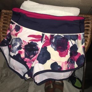 Size 6 lululemon shorts