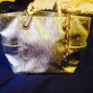 SOLD!!!! 🌺 Michael Kors Large Purse🌺