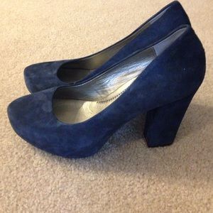 Me Too Suede blue heels