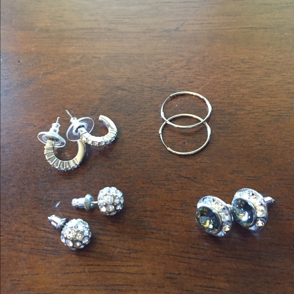 3 pairs of American Eagle earrings👏👏