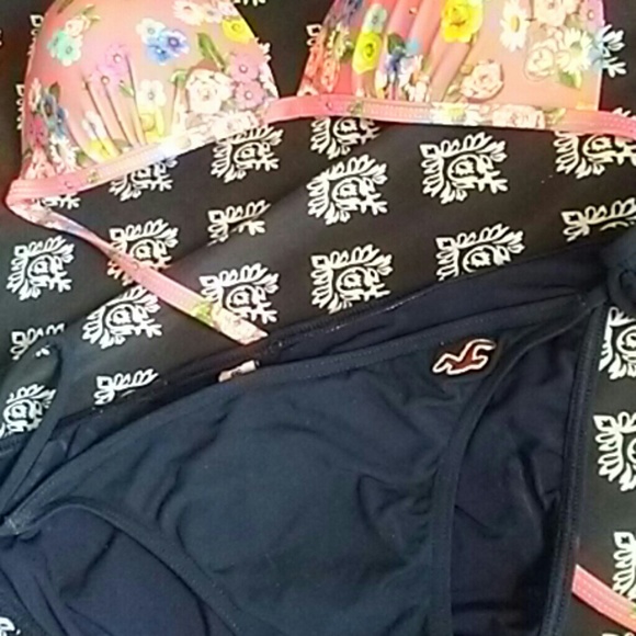 Bikini - Picture 3 of 4