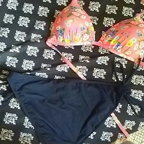 Bikini - Picture 4 of 4