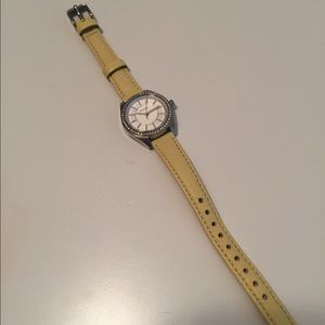 PRICE ⬇️!! Rarely worn thin fossil watch!