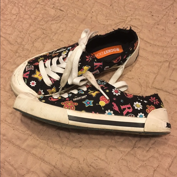 Canvas shoes