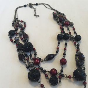 Avon Black & Maroon Layered, Rose Necklace🌹