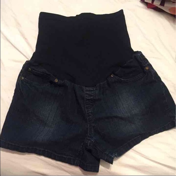 Maternity shorts