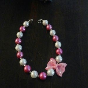 Chunky necklace with sparkly bow.