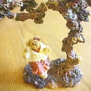 Collectible Boyd's Bears swinging bear