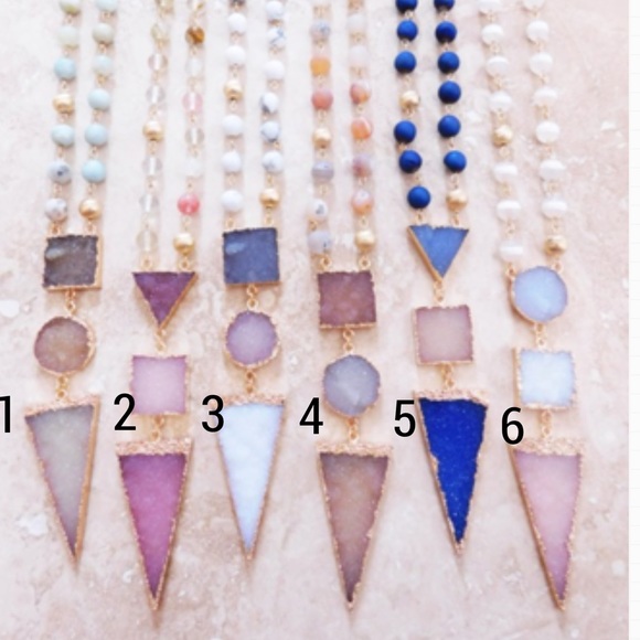 •Druzy triangle pendant necklace• - Picture 2 of 2