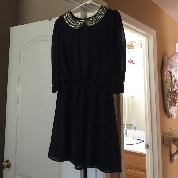 Navy blue embellished collar dress.