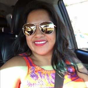 Meet your Posher, Priscila