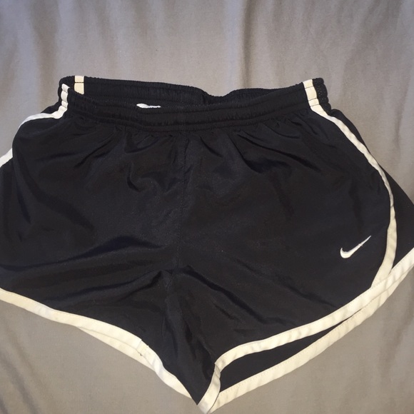 kids size small black and white nike shorts - Picture 1 of 4