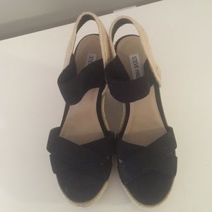 Steve Madden Eira black wedges