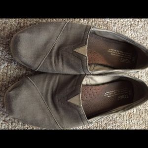 Toms