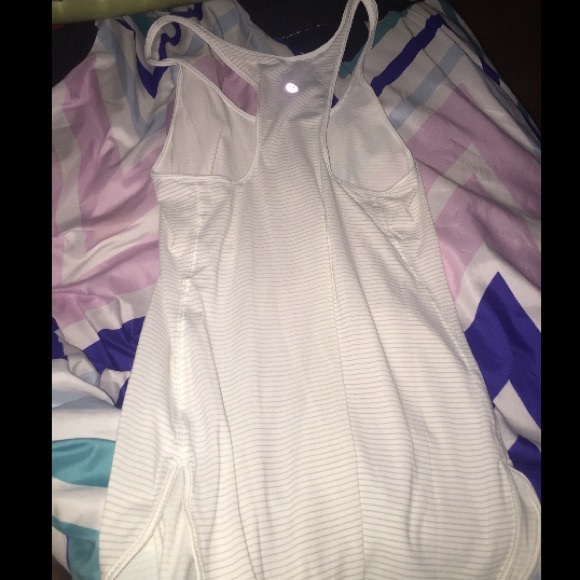 Lululemon tank top size 4 - Picture 2 of 3