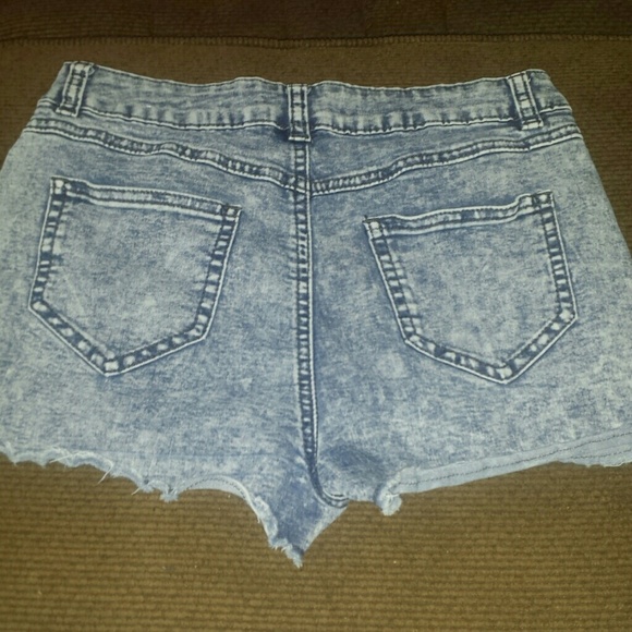 Short Short - Picture 2 of 3