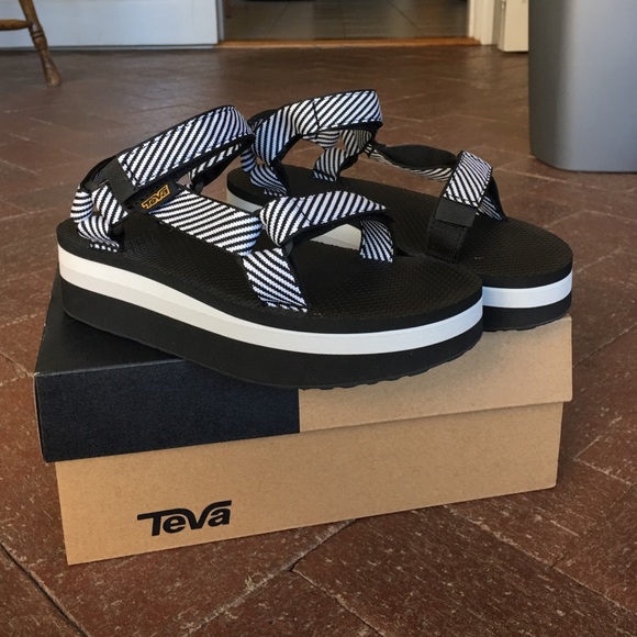 NEW Teva Flatform Universal in Candy Stripe Black