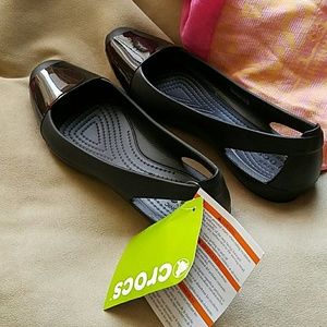 Black flats (Crocs)