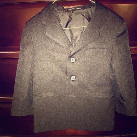 Boys black suit size 4, worn once